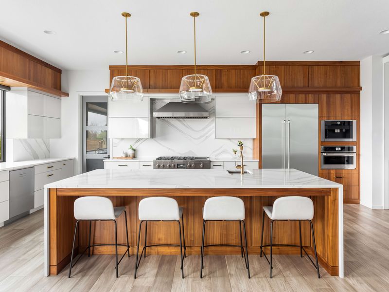7 Features Homebuyers Love In Modern Homes Plus 4 More That Seal The Deal - Decor Hint Kitchen Islands With Multi-Functionality
