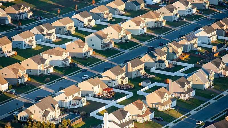 5 California Property Types Worth Watching Now And 8 Investors Should Be Cautious Of By The End Of 2025 - Decor Hint Generic Builder-Grade Developments With Little Character