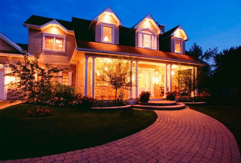 11 Exterior Design Trends That Are Ruining Curb Appeal In Saint Paul - Decor Hint Excessive Outdoor Lighting