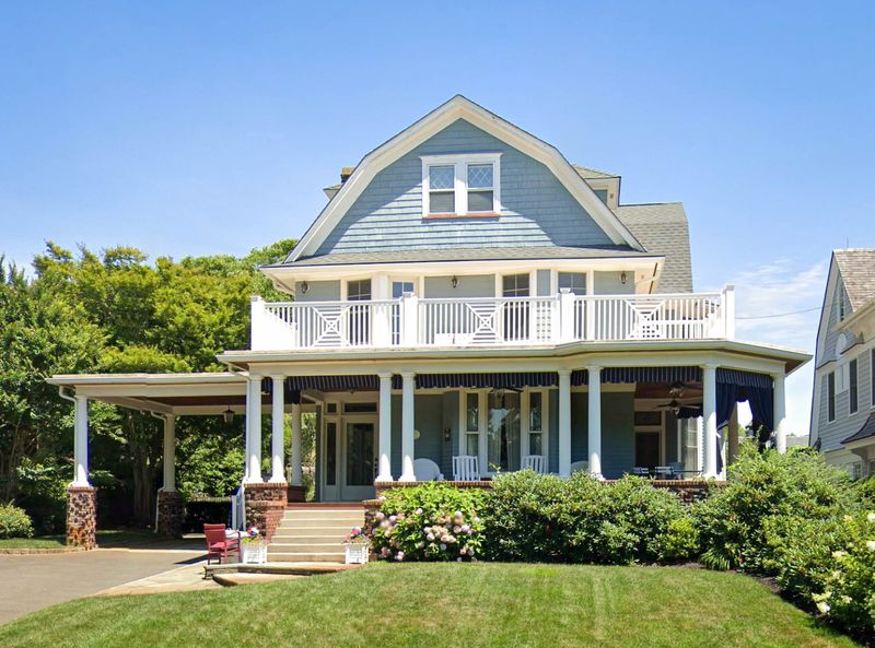 Dutch Colonial Charm: Barn-Inspired Beauty