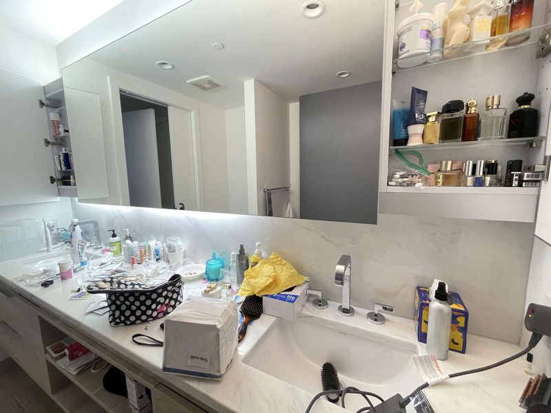 12 Invisible Mistakes Making Your Home Look Cluttered - Decor Hint Bathroom Product Overflow