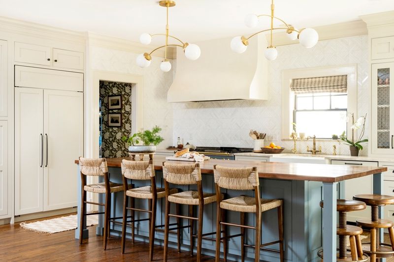 10 Details That Instantly Age North Carolina Kitchens (And 10 That Modernize) - Decor Hint Oversized Kitchen Islands With Seating
