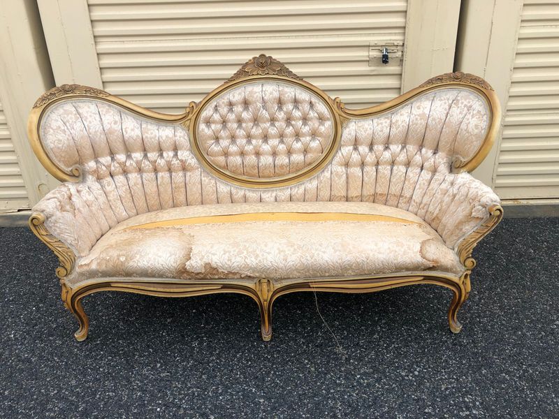 7 Antiques Georgia Experts Say Are Worthless - And 7 They'd Never Touch - Decor Hint Restuffed Victorian Upholstery Pieces