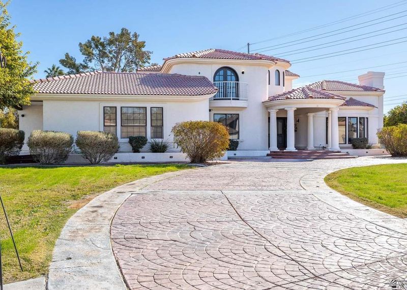 Yuma's Market Shift Highlights 3 Home Types Dropping In Value And 5 Seeing Price Gains - Decor Hint Large Luxury Homes Losing Their Premium