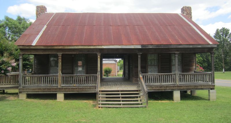 Inside 22 Historic Virginia Homes That Feel Frozen In Time - Decor Hint 120-year-old Mountain Farmhouse: Blue Ridge Vernacular Beauty