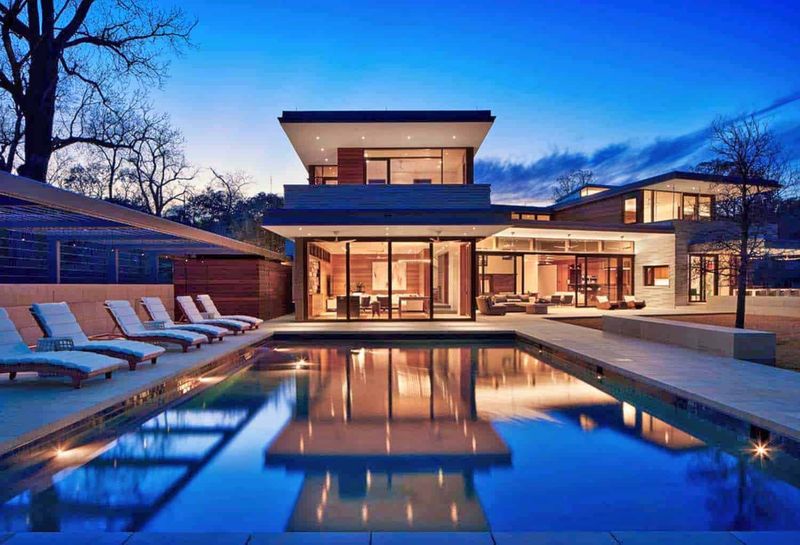 12 Beautiful Homes Sitting On The World's Best Lakes - Decor Hint Modernist Masterpiece on Lake Austin, Texas