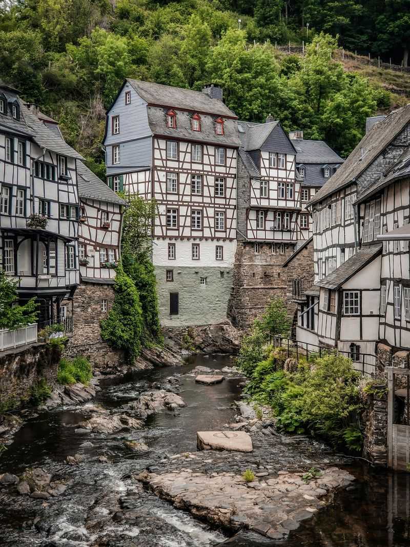 9 Vintage Houses That Still Look Exactly Like They Did Years Ago - Decor Hint Medieval Timber House, Monschau: Centuries Unchanged