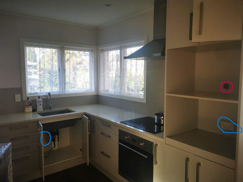 15 Kitchen Dealbreakers Nevada Homebuyers Can't Stand, According To Designers - Decor Hint Too Few Outlets