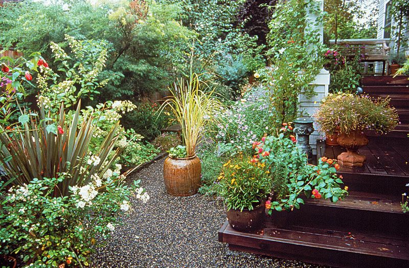 Outdoor Living Room Ideas: 16 Ways To Maximise Any Outdoor Space - Decor Hint Container Garden Boundaries
