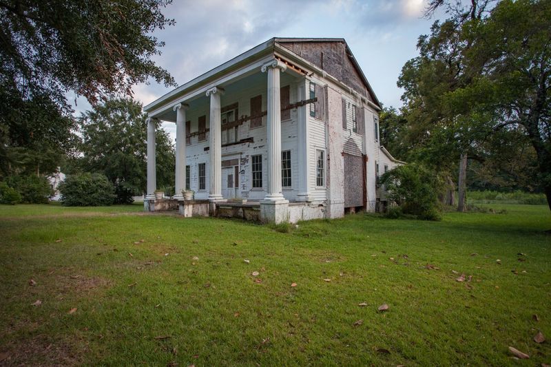 17 Majestic Ancestral Homes Forever Lost To Time - Decor Hint The House of Seven Pines