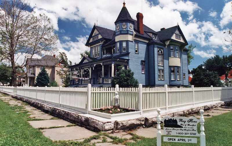 Missouri's Home Styles On The Brink: Which Classic Looks Will Become Obsolete Soon - Decor Hint Overly Ornate Victorian: Fussy Façades Falling Out Of Favor