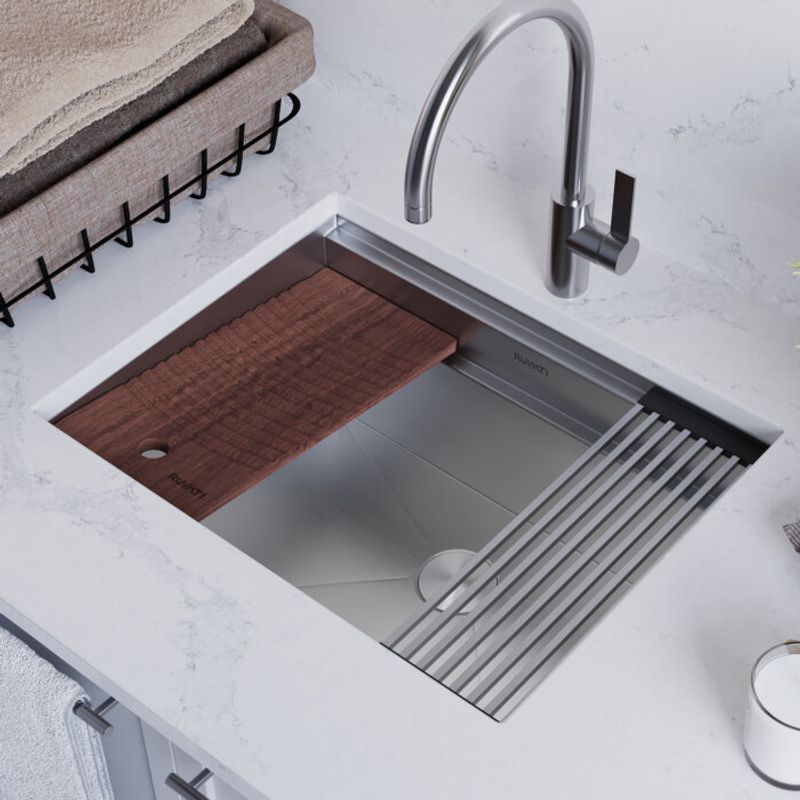 11 Kitchen Styles Falling Out Of Favor In Florida (And 11 That Are Here To Stay) - Decor Hint Large single-bowl sinks