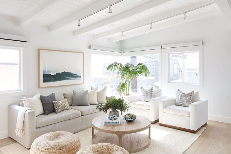8 Laid-Back Decorating Touches That Define California Living Spaces - Decor Hint Relaxed Linen Upholstery