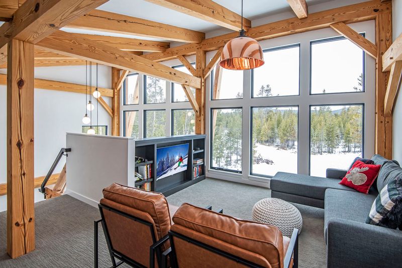 Smart And Stylish: 12 Exterior Design Ideas Seen Across Nebraska Homes - Decor Hint Energy-Efficient Window Arrangements