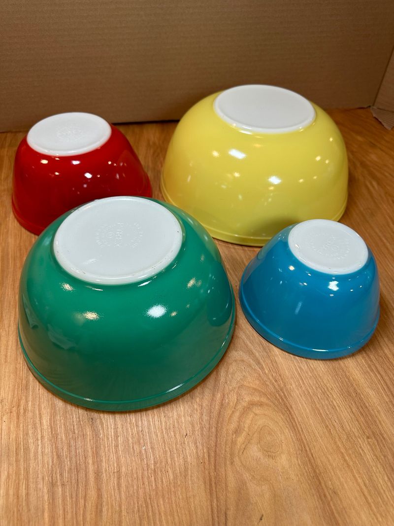 You Might Be Sitting On A Fortune 12 Home Items From The 1900s That Could Make You Rich - Decor Hint Pyrex Mixing Bowls (Primary Colors)