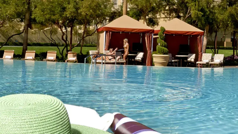 Florida's Most Loved Outdoor Nooks Everyone's Raving About - Decor Hint Poolside Daybed Corners