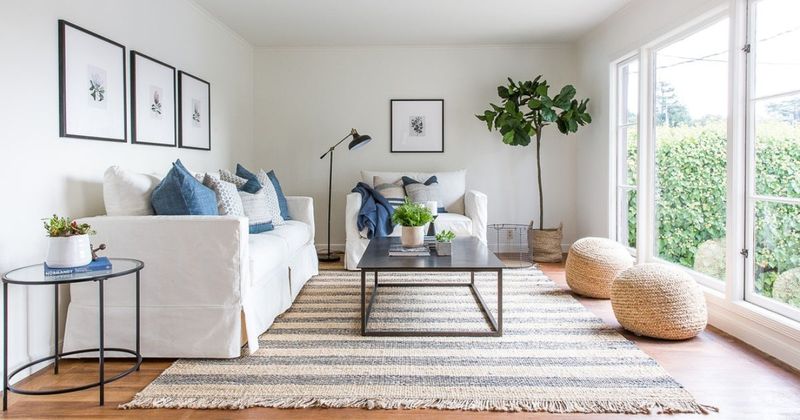 17 Mindful Decorating Ideas For Small Apartments - Decor Hint Create Zones With Area Rugs