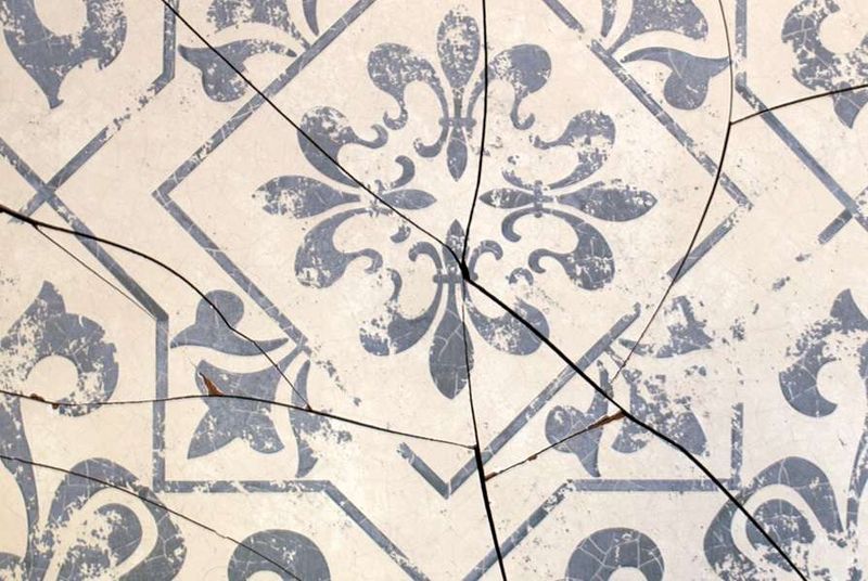 10 Kitchen Flooring Trends That Are Out In 2025 And 4 That Shouldn't Even Cross Your Mind - Decor Hint Glass Tiles
