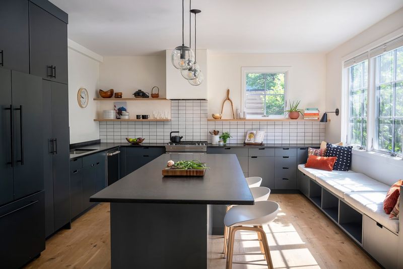 Design Trouble In Vacationland: 16 Kitchen Icks Turning Buyers Away In Maine - Decor Hint Traffic Jam Layouts That Defy Logic