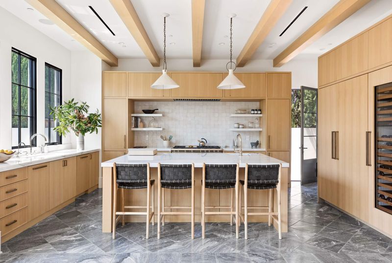 New Mexico Designers Say These 12 Kitchen Looks Are Dated Stick With 10 These Instead - Decor Hint Light Wood Cabinets (instead)