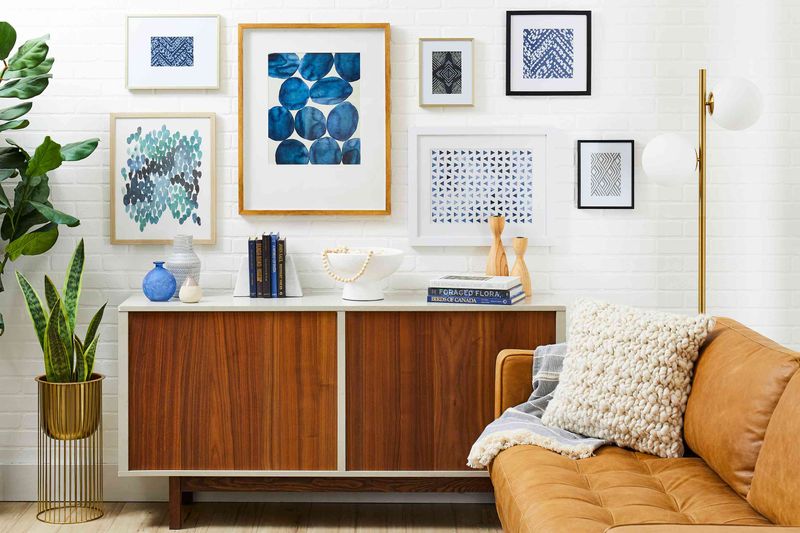 10 Designer Approved Ways To Include Thrift Store Finds As Decoration - Decor Hint Embrace Eclectic Wall Decor