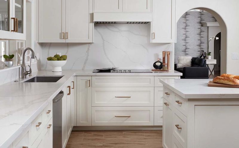 9 Cheap-Looking Kitchen Features To Avoid In Arizona, And 9 That Wow Buyers - Decor Hint Quartz Or Butcher Block Countertops
