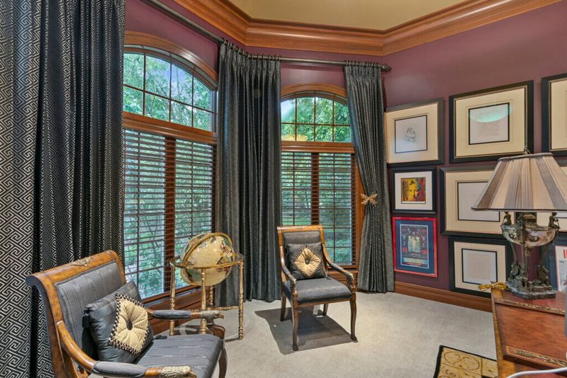 According To Experts 10 Things Hurting Your Illinois Kitchen's Style (And 10 That Help) - Decor Hint Heavy Window Treatments (hurting)