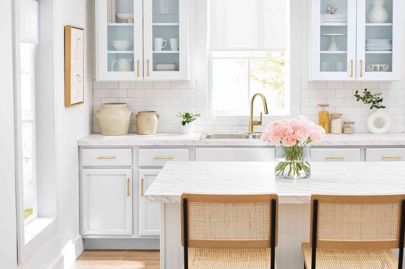 10 Designer-Approved Kitchen Cabinet Color Ideas Plus 10 Colors To Avoid - Decor Hint Crisp White