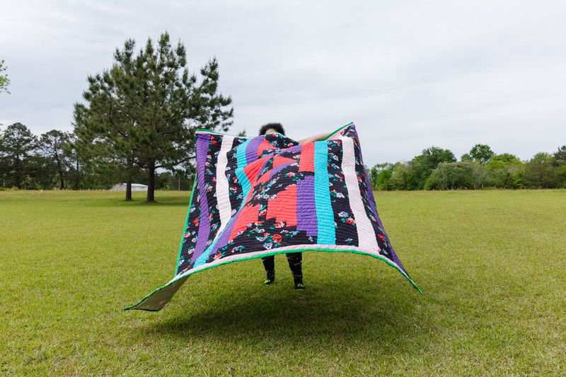 Antique Market Trends: What's Gaining And Losing Value Across Southern States - Decor Hint Handcrafted Textiles: Quilts And Linens Weaving New Value