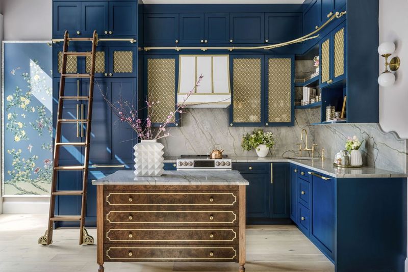 6 Kitchen Shades Falling Out Of Favor In Winder And 9 That Still Work Anywhere - Decor Hint Navy Blue