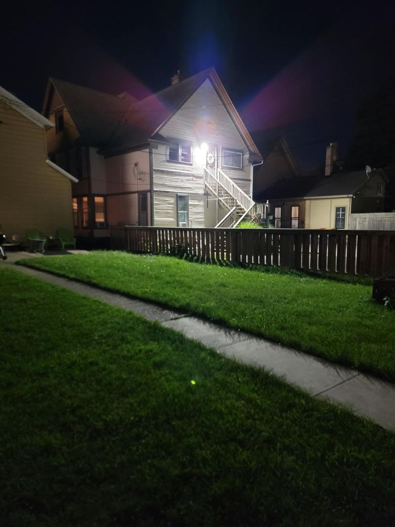 Bright, Flashing Landscape Lights