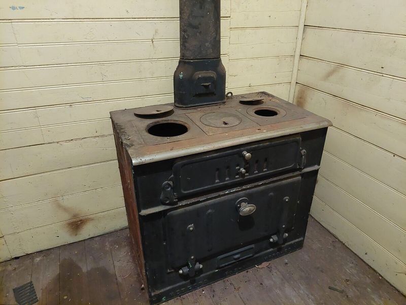 12 Antique Styles Pennsylvania Collectors Are Rushing To Buy In 2025 - Decor Hint Lehigh Valley Cast Iron Stoves