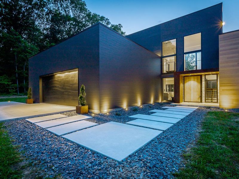 These 8 Bathroom Details Are Quietly Defining Modern Tennessee Homes - Decor Hint Smart Shower Systems
