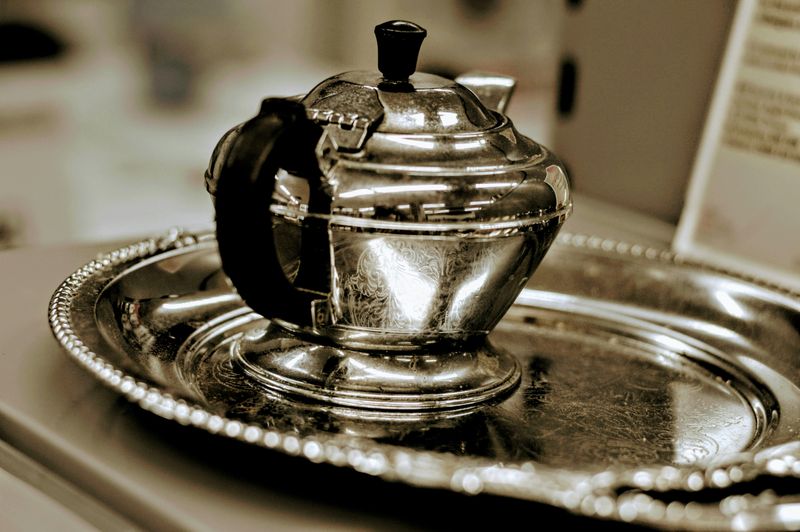 9 Household Items You Shouldn't Clean With Paper Towels, And What To Use Instead - Decor Hint Silver Or Delicate Metals: Heirlooms Worth Protecting