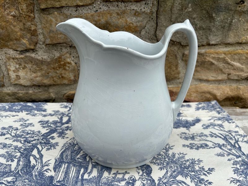 24 Antiques Designers Never Pass Up - Decor Hint Ironstone Pitchers