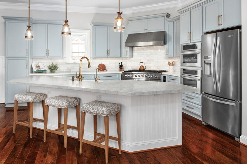 8 Kitchen Mistakes That Clash With New Mexico Style, And 10 That Feel Right At Home - Decor Hint Stainless Steel Ultra-Modern Fixtures