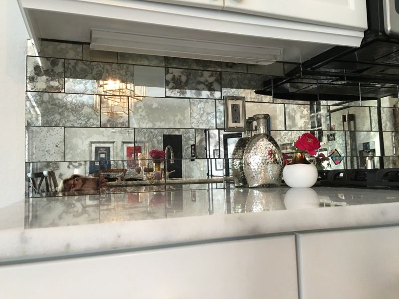10 Dated Backsplash Trends And 10 Timeless Options They Should Be Exchanged With - Decor Hint Dated: Mirror Tile Backsplashes