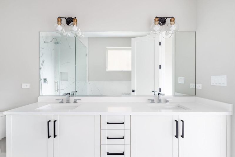 13 California Home Styles That May Fall Out Of Favor By 2035 - Decor Hint All-White Bathrooms Without Texture