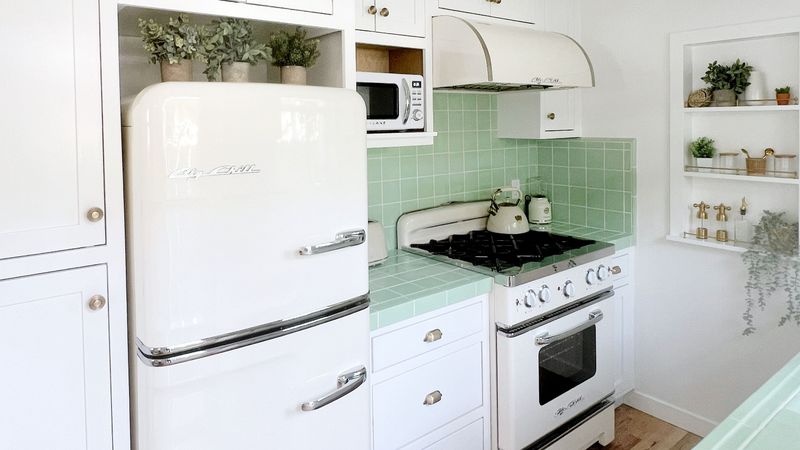 Start Your Week In Style With Fresh Interior Ideas - Decor Hint Vintage Appliance Shrine