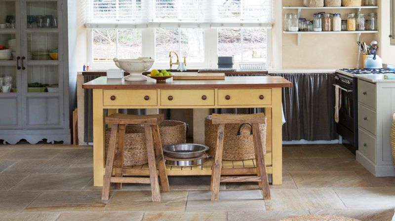 Design Trouble In Vacationland: 16 Kitchen Icks Turning Buyers Away In Maine - Decor Hint Miniature Island Disappointments