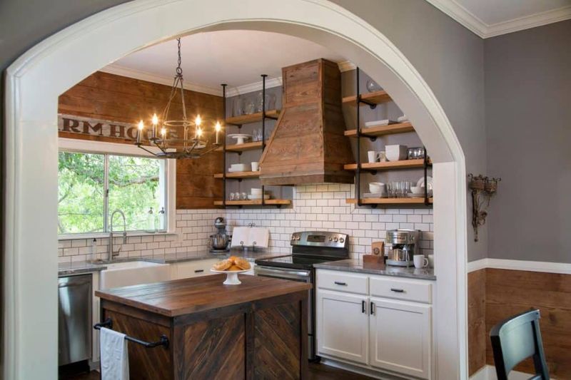 33 Once-Trendy Kitchen Designs That Are Slowly Coming Back - Decor Hint Arched Doorways