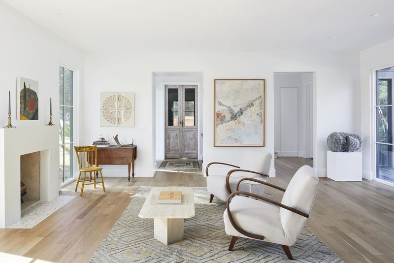 15 Tricks For Small Living Rooms That Interior Designers Swear By - Decor Hint Embrace Negative Space