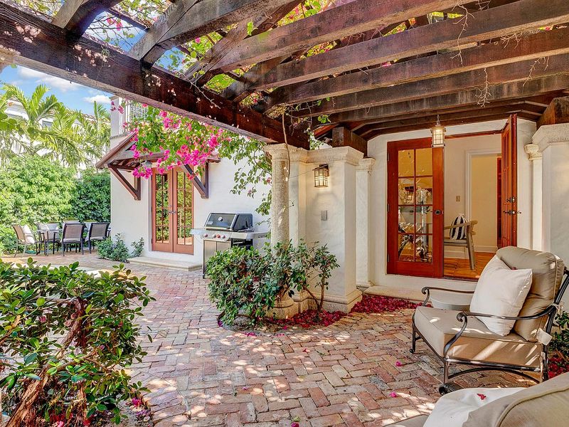 12 Stunning Outdoor Spaces Turning Heads Across Florida Neighborhoods - Decor Hint Colorful Tiled Patios Inspired By Mediterranean Styles