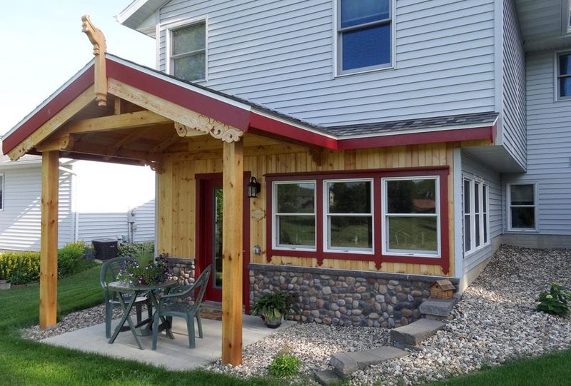 12 Scandinavian-Inspired Exterior Touches From Minnesota Cabins - Decor Hint Dragon-Style Roof Decorations