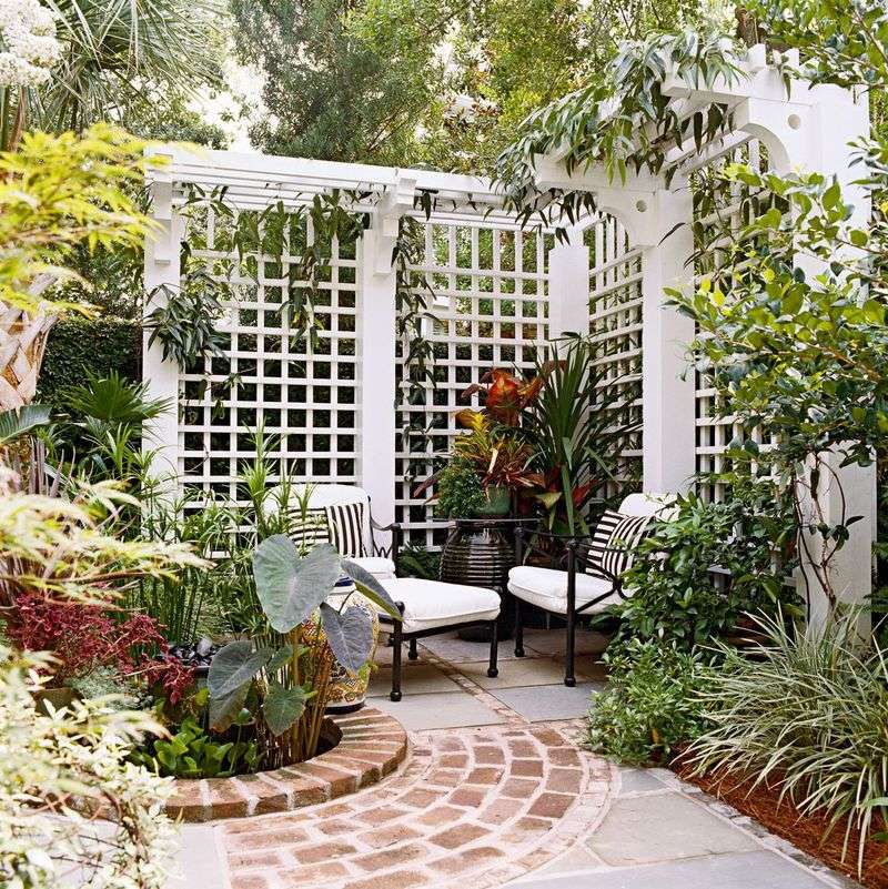Create A Lush Escape 23 Gorgeous Designs For Small Backyards - Decor Hint Lattice Privacy Screens