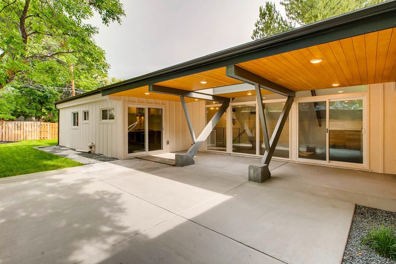Mid-Century Modern Homes in Hilltop and Krisana Park