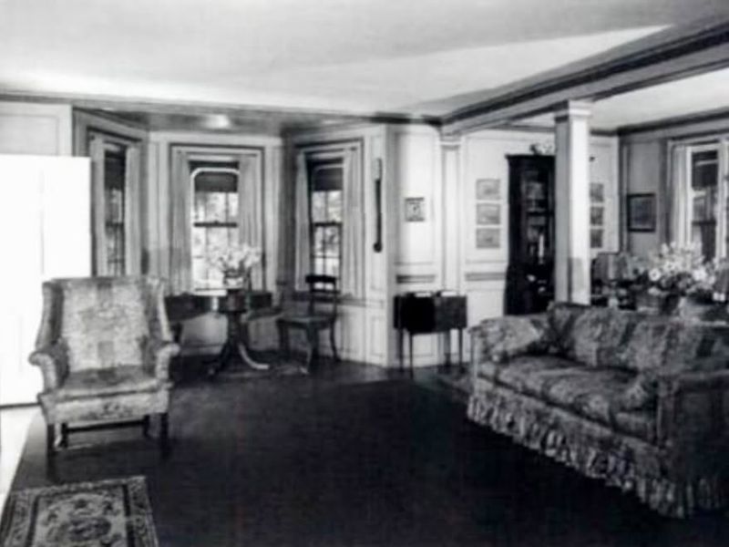 11 Home Types In Illinois Set To Fall In Value (And 9 That Could Be Smart Buys) - Decor Hint Homes with Obsolete Home Offices