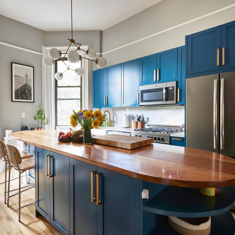 The 13 Paint Tricks Designers Swear By For A More Luxurious Kitchen - Decor Hint Bold Island Color