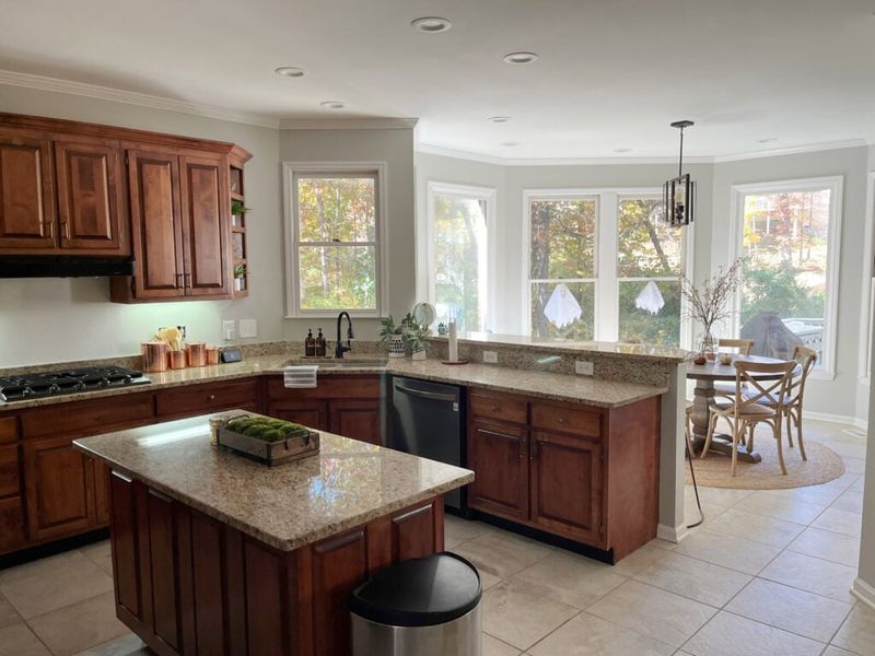 Real Estate Agents In Georgia Warn: These 10 Styles Are Losing Appeal Fast - Decor Hint Dark wood kitchen cabinets without updates