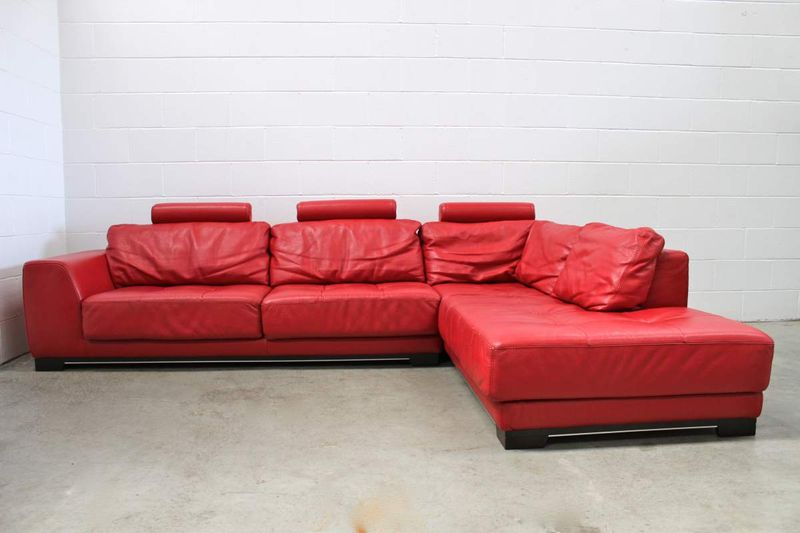9 Couch Colors That Don't Fit The Minnesota Vibe, And 9 That Totally Do - Decor Hint Glossy Red: Too Slick For Our Organic Aesthetic